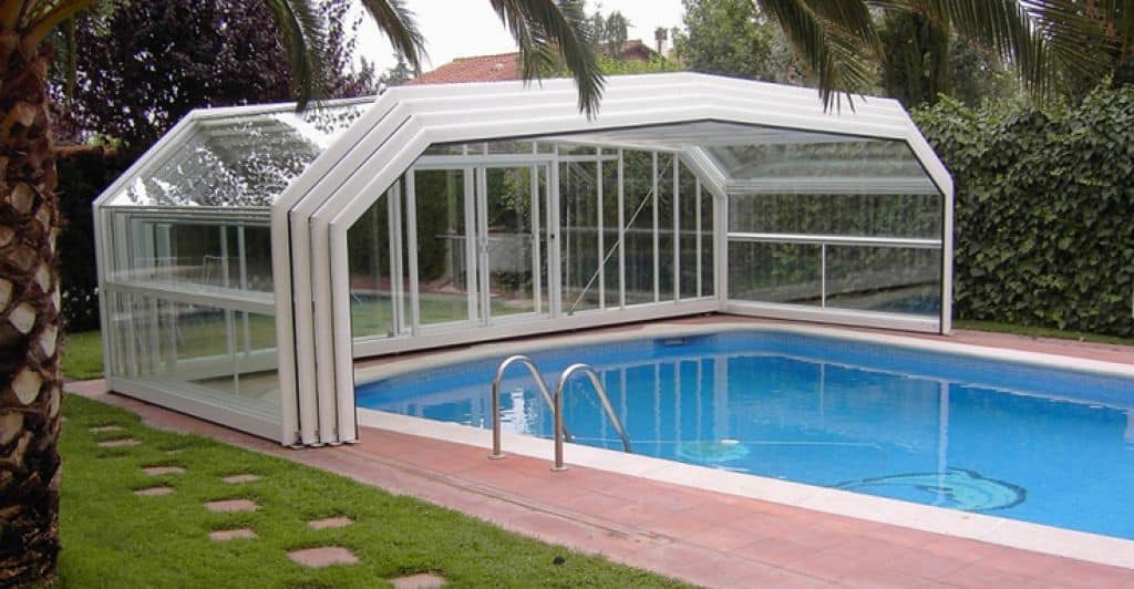 Retractable polycarbonate enclosure